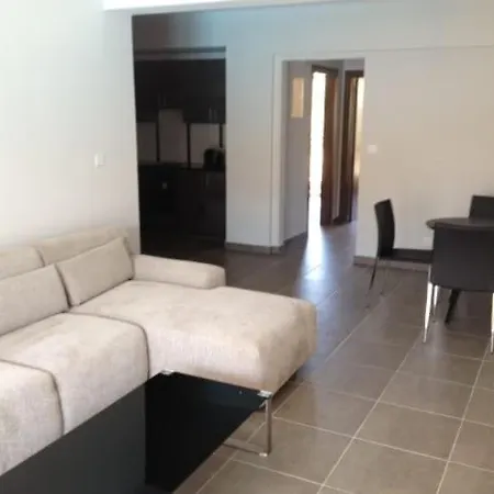 Mandoriap Apartment Polis